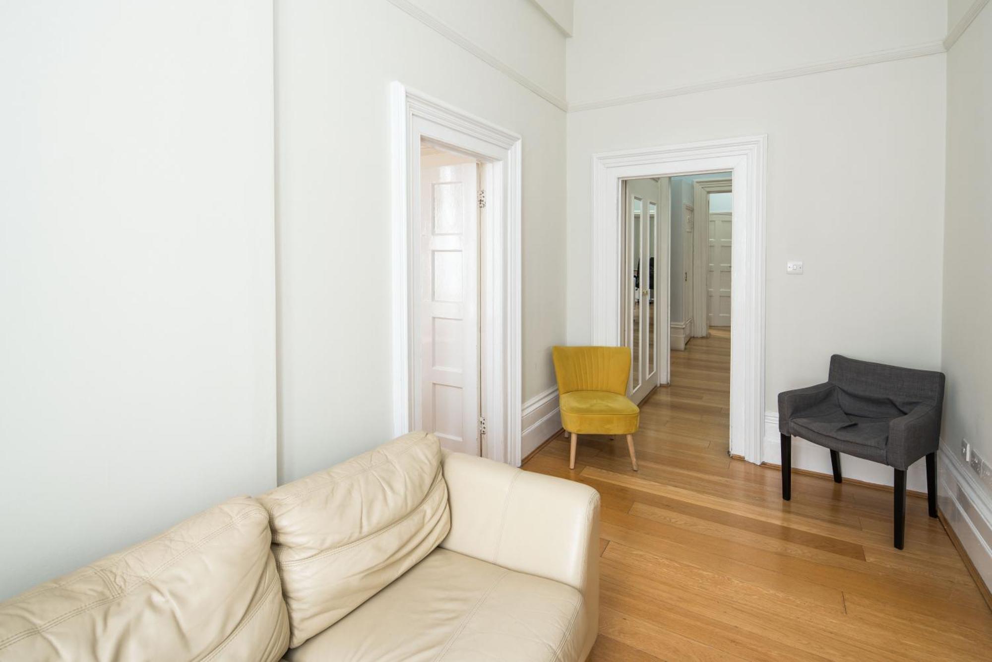 شقة Four Beds By The Station لندن المظهر الخارجي الصورة