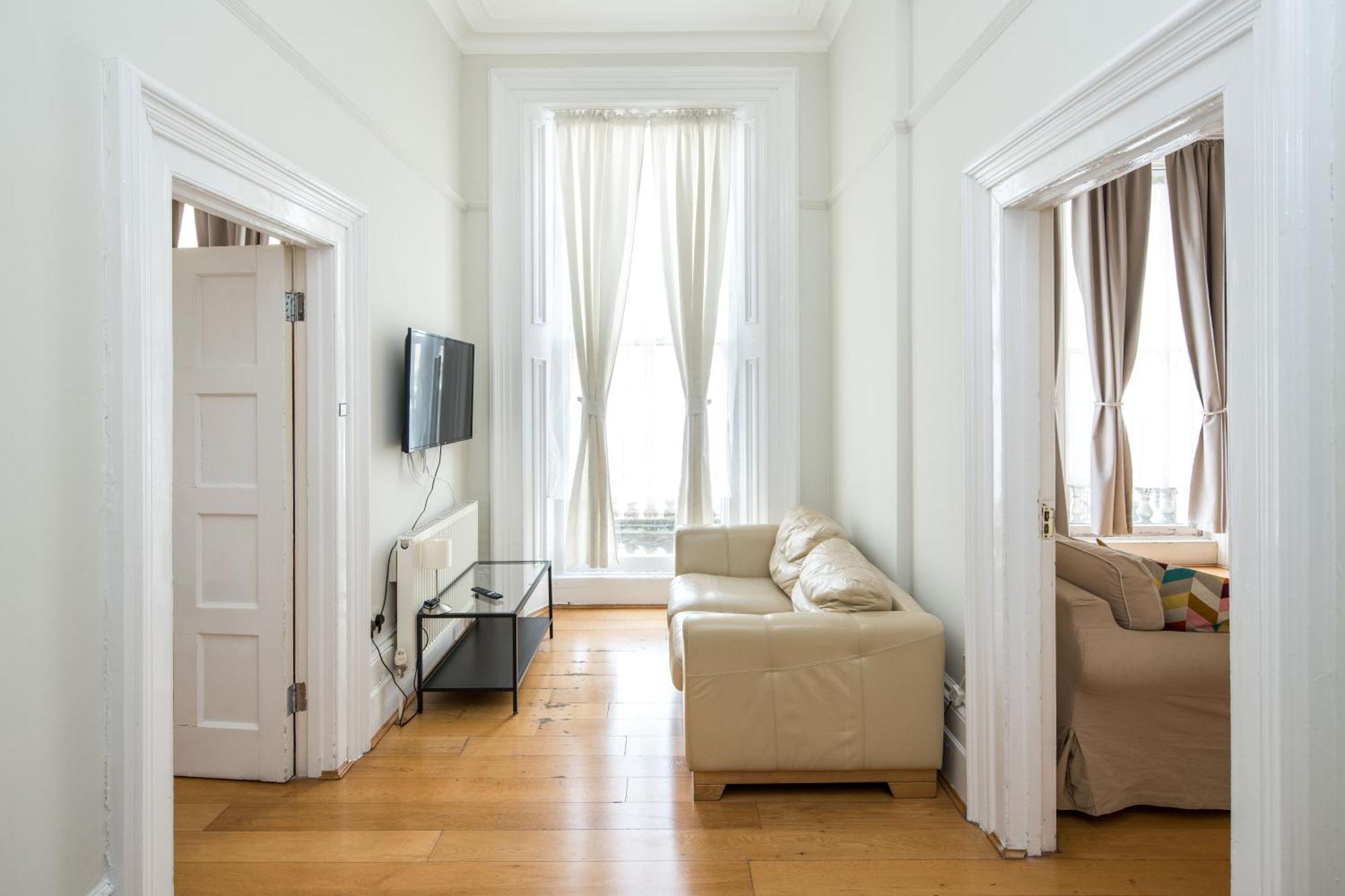 شقة Four Beds By The Station لندن المظهر الخارجي الصورة