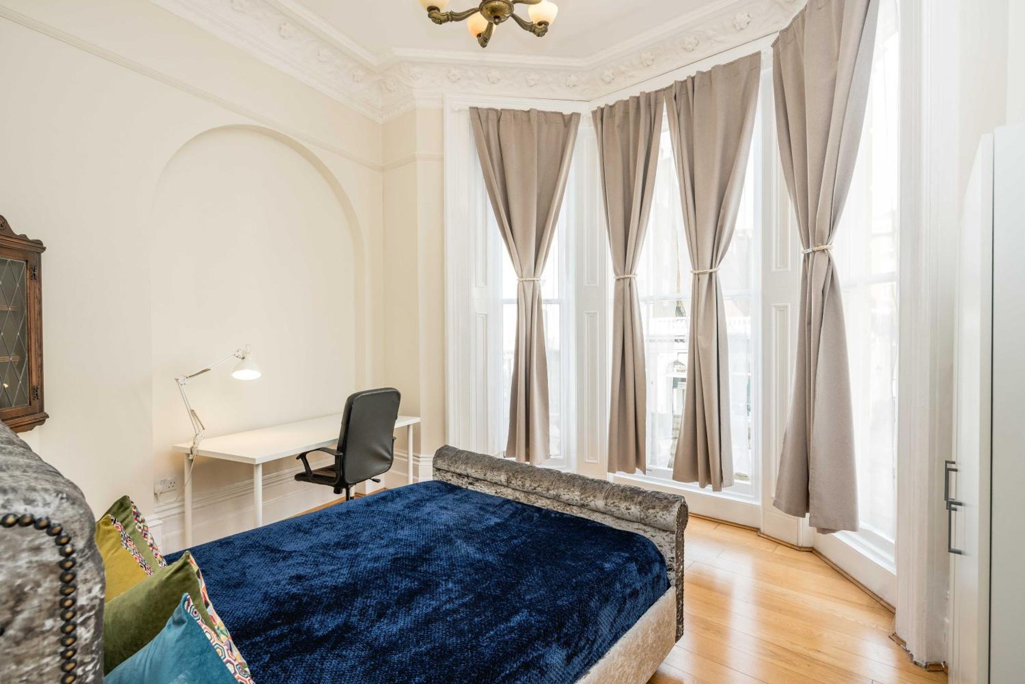 شقة Four Beds By The Station لندن المظهر الخارجي الصورة