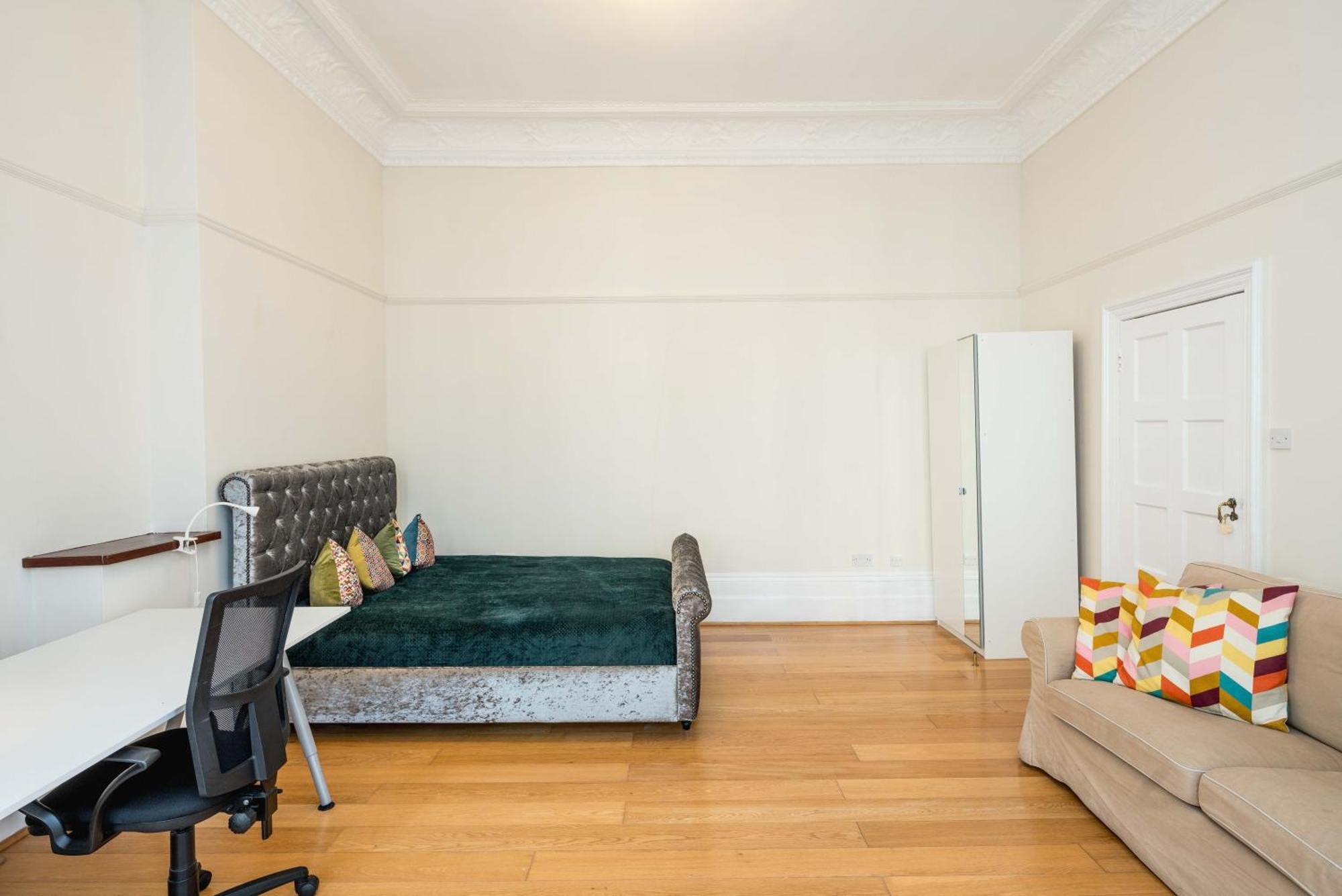 شقة Four Beds By The Station لندن المظهر الخارجي الصورة