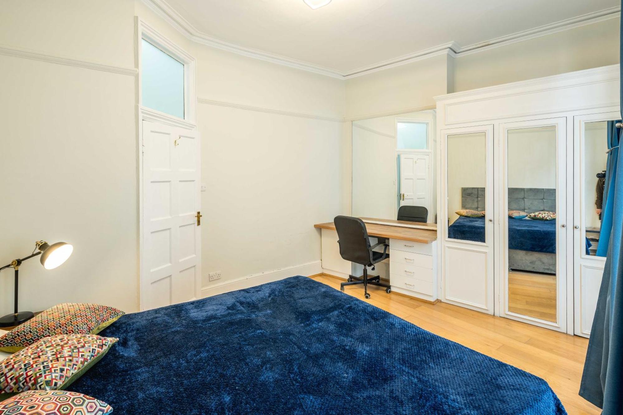 شقة Four Beds By The Station لندن المظهر الخارجي الصورة